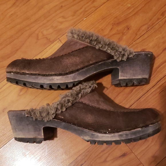 Shoes - Picture 2 of 3